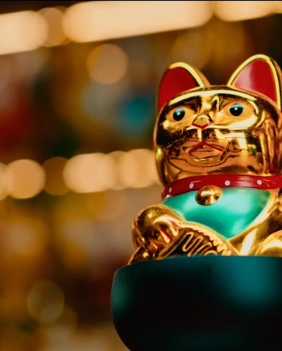 Maneki-neko doré - Symbole japonais de chance Maneki-neko doré, symbole de chance et de prospérité au Japon