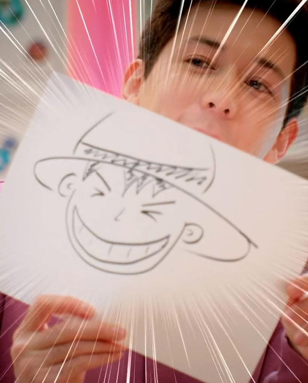 Louis-San et son dessin manga - Nani Nani Louis-San montrant un dessin inspiré de l'univers manga