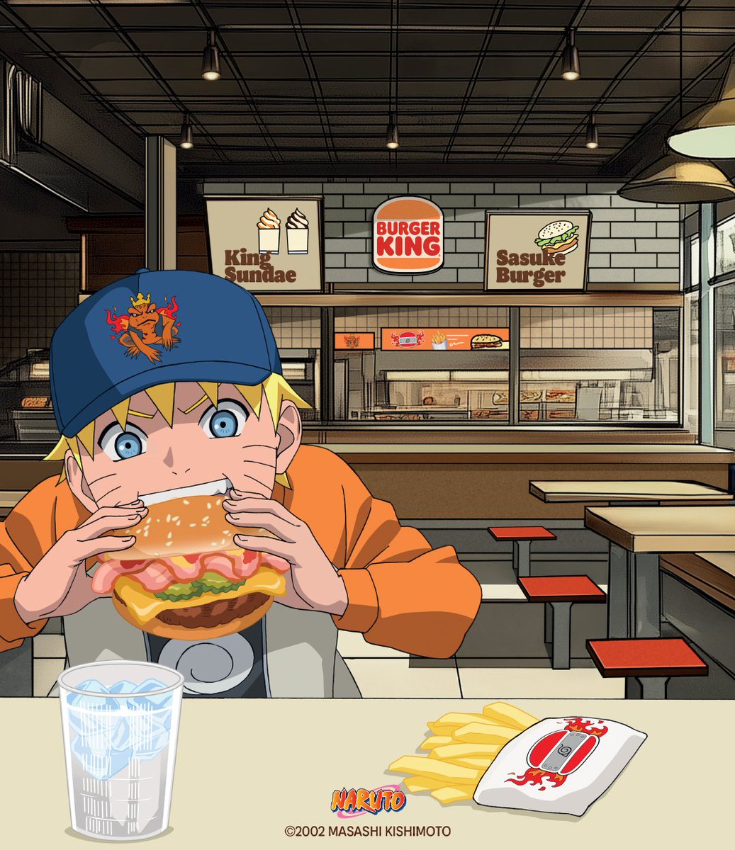 Burger King x Naruto : Naruto savoure le menu exclusif à son effigie en restaurant Naruto mange un gros burger dans un restaurant Burger King, assis à une table avec des frites et un soda. En arrière-plan, des panneaux affichent les menus King Sundae et Sasuke Burger.